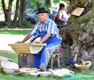 Izdelovanje lesenih krničk
