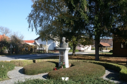 Spomenik Ivanu Jeriču
